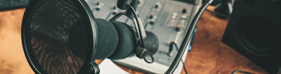 Radiostudio mit Mikrofon